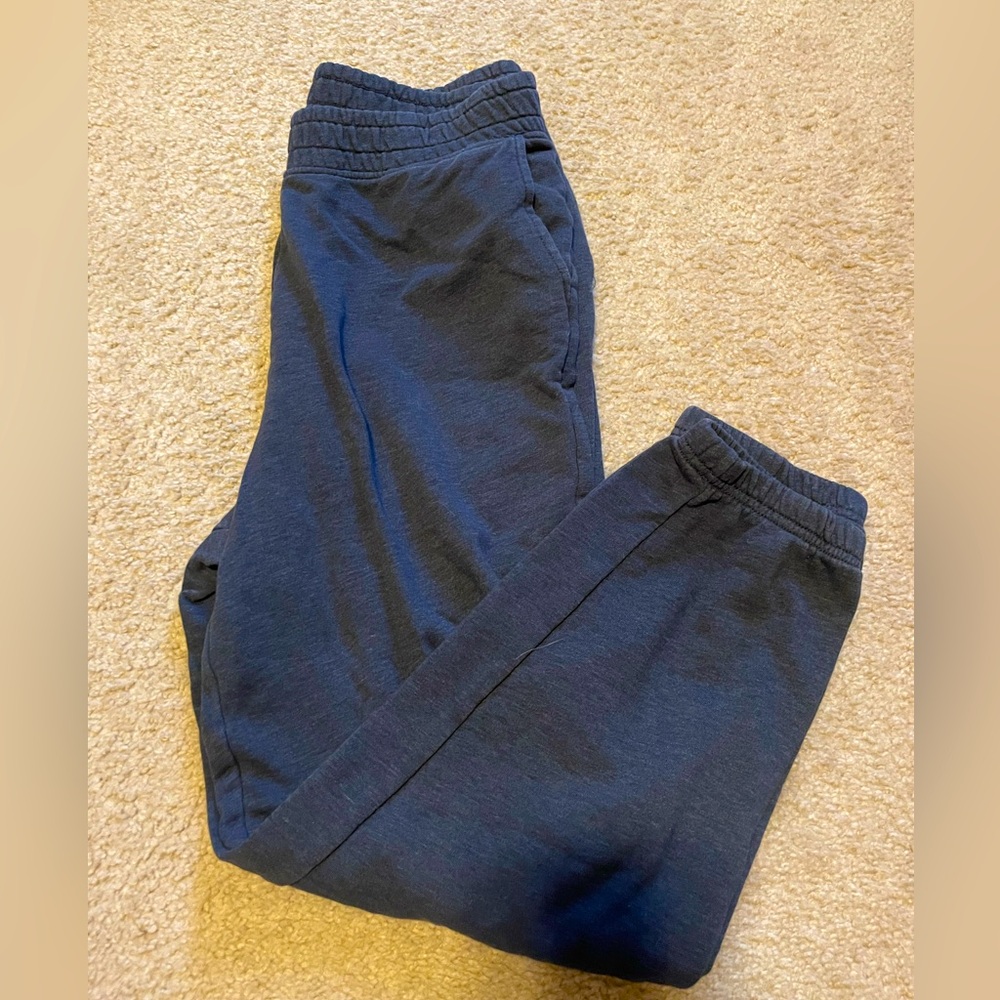AMERICAN EAGLE GRAY SWEATPANTS WITH POCKETS AND CINCHED ANKLE